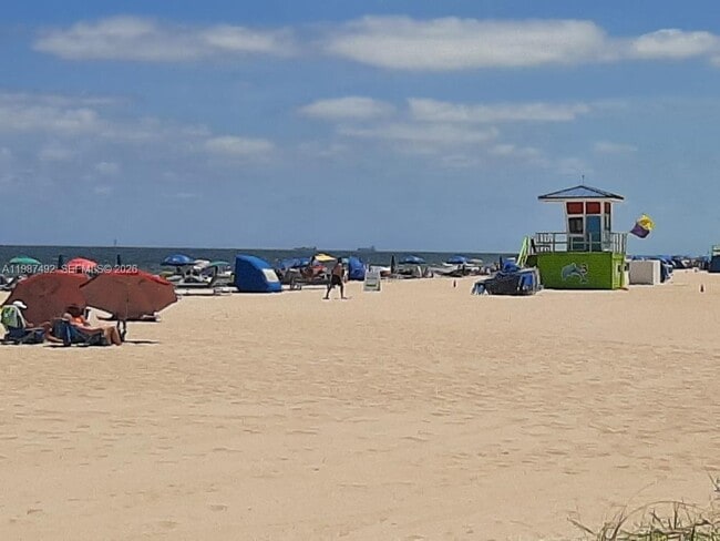 Building Photo - 371 SE 3rd St