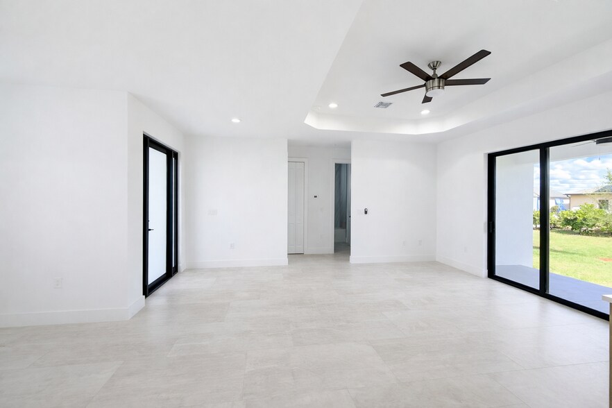 Building Photo - 211 NW 25th Ave