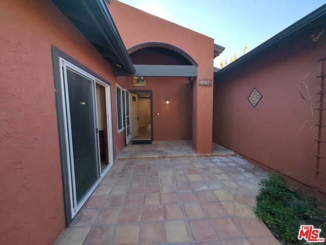 Building Photo - 6656 Swan St