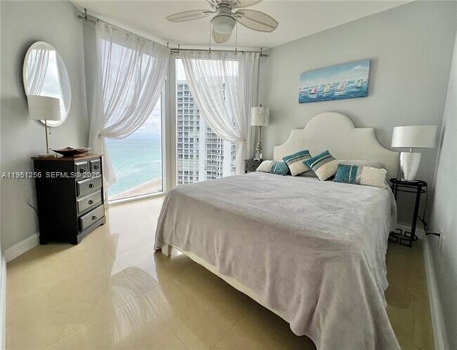 Building Photo - 16699 Collins Ave