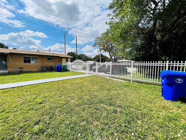 Building Photo - 1278 NW 44th St