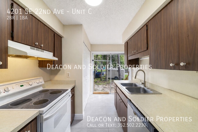 Building Photo - 4201 SE 22nd Ave