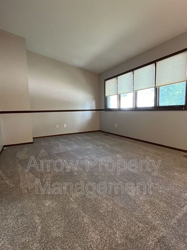 Building Photo - 1925 Manor Ct