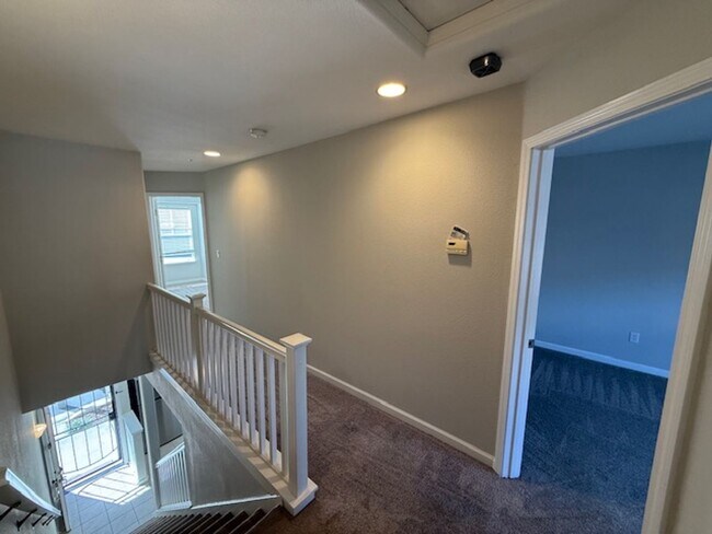 Building Photo - BACK ON MARKET: 2-Bedroom Martinez Townhom...
