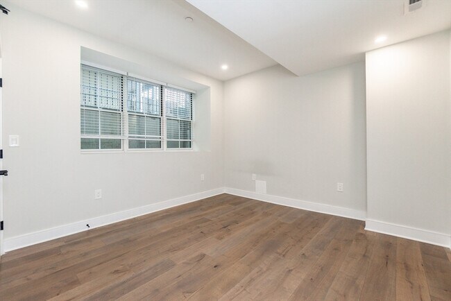 Building Photo - 12 Reedsdale St