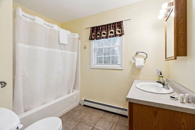 Building Photo - 291 Ash St