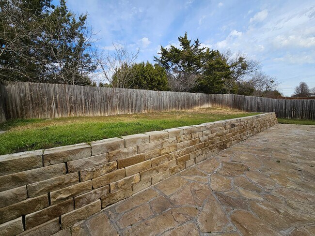 Building Photo - Spacious & Inviting 6-Bedroom Cedar Hill Home – Perfect for Your Next Move