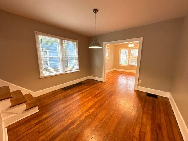 Building Photo - Redbud Alley 123-125 YBR