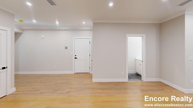 Building Photo - 230 Tremont St