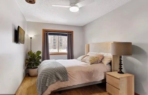 Building Photo - 912 W 66th St