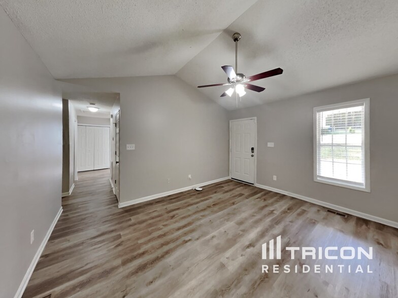 Building Photo - 1031 Laurel Leaf Rd