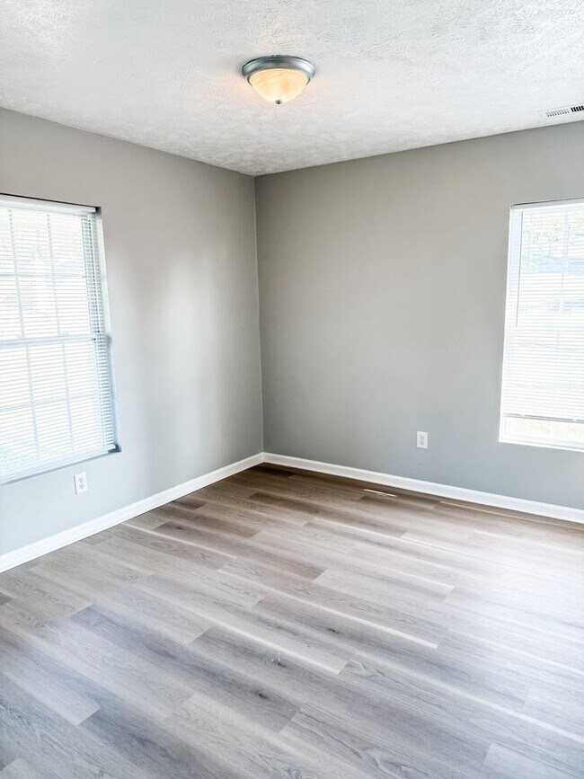 Building Photo - 900 Knoxville College Dr