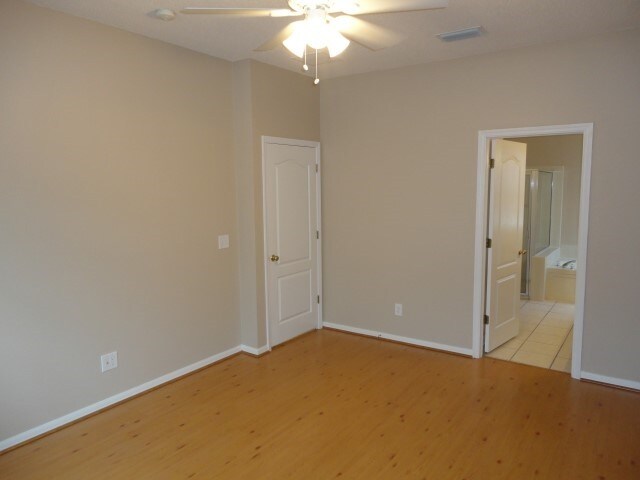 Building Photo - 10527 Beneva Dr