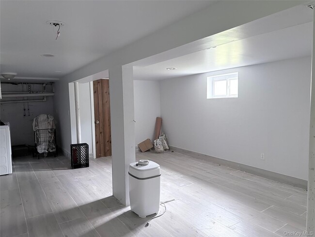 Building Photo - 34 Parkside Dr
