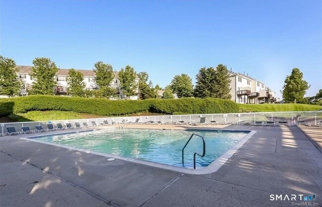 Building Photo - 1303 Bradford Dr