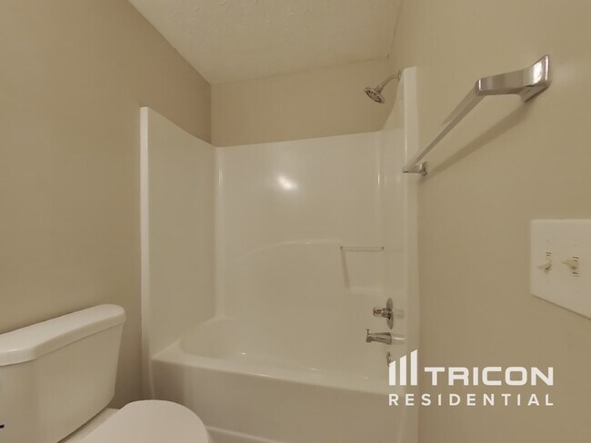 Building Photo - 261 Silver Ridge Dr