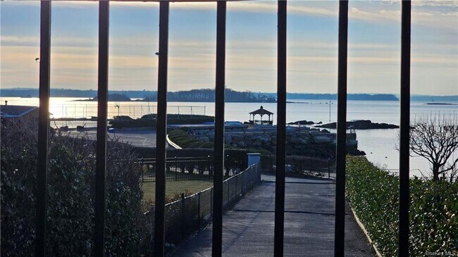 Building Photo - 289 Davenport Ave