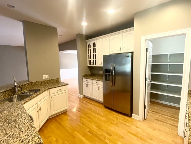 Building Photo - 15 Oak Creek Ct
