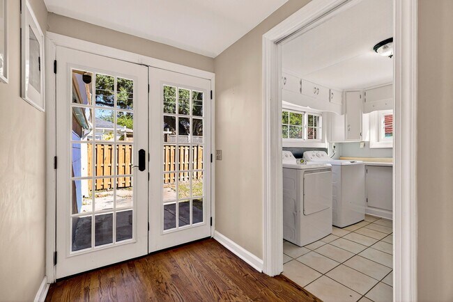 Building Photo - 1106 E 52nd St