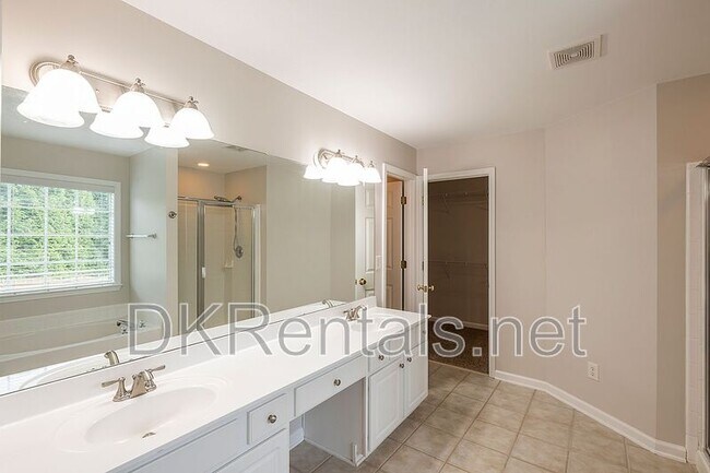 Building Photo - 804 Araya Ct