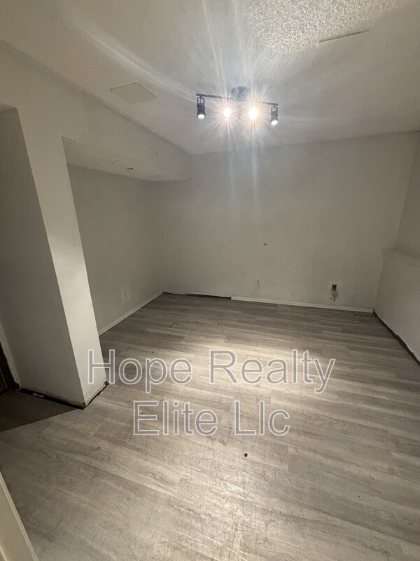 Building Photo - 2079 Sussex Ln