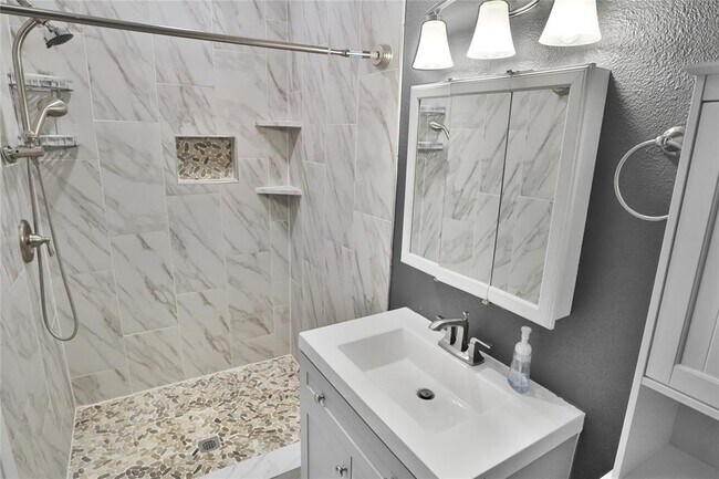 Building Photo - 9328 Blazing Star Trail