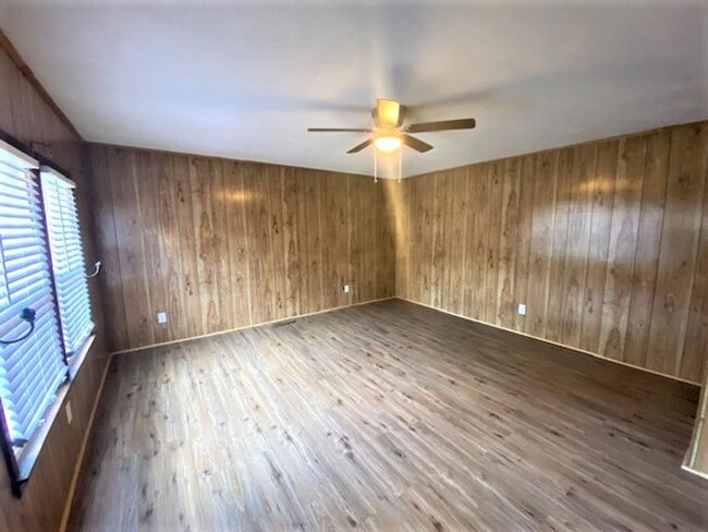 Building Photo - Minutes from UPTOWN! 4 Bedroom!  100% Remodeled!