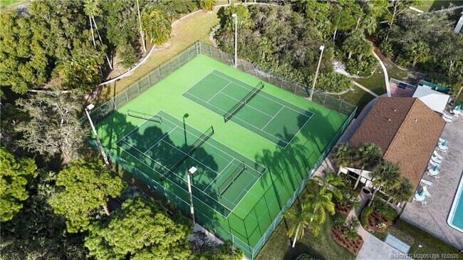 Building Photo - 1965 SW Silver Pine Way