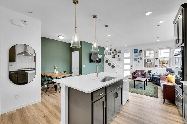 Building Photo - Sterling Ranch 3bed 3bath - like NEW!