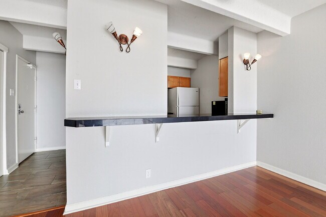 Building Photo - $2,345.95 - 2 Bed, 2 Bath Condo in Denver with Central AC!