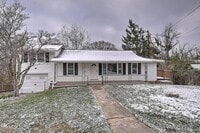 Building Photo - 1570 Granby Rd