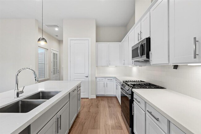 Building Photo - 1608 Northwood St