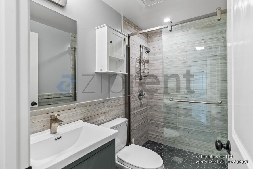 Building Photo - Unit A
