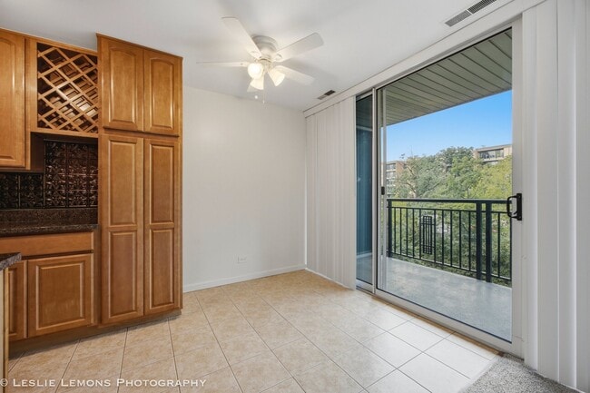 Building Photo - 6000 Oakwood Dr
