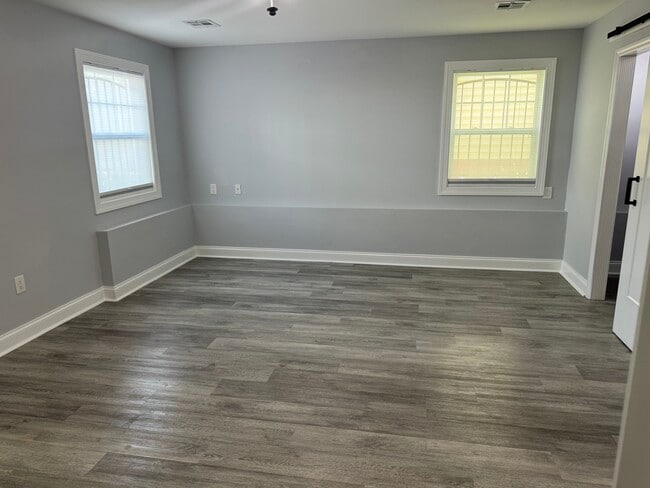 Building Photo - 44 Oxford St