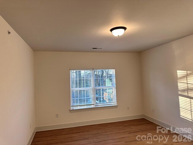 Building Photo - 3515 Markland Dr