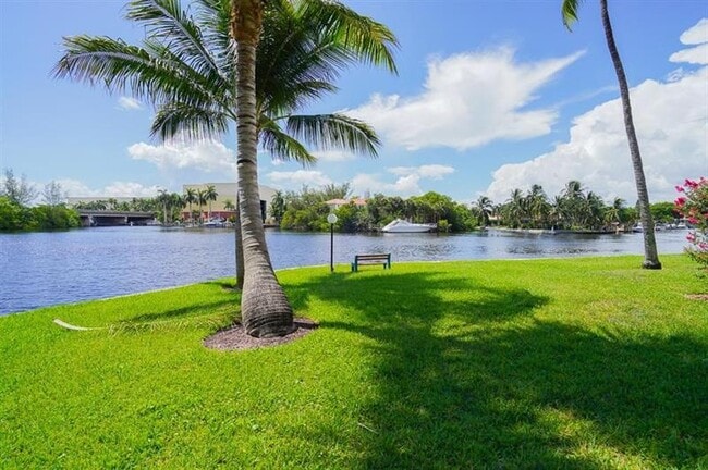 Building Photo - 7 Royal Palm Way