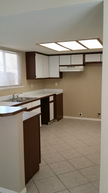 Building Photo - BEAUTIFUL & ELEGANT 3 BEDROOM 2 BATHROOM H...