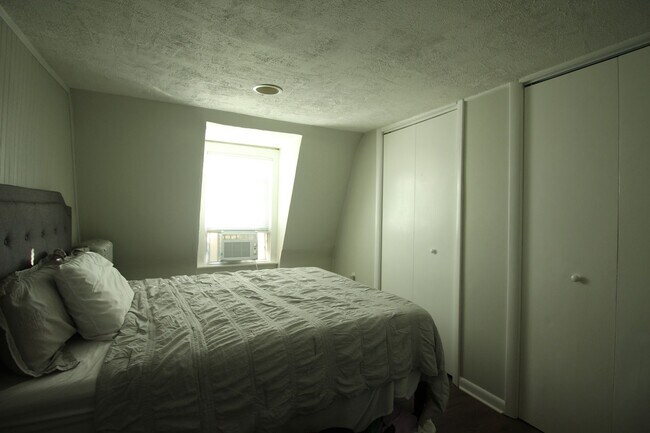 Building Photo - 713 Spring Garden St