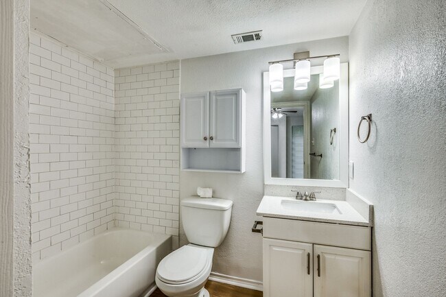 Building Photo - 117 Peachtree Ct
