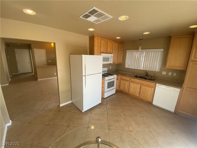 Building Photo - 8436 Palmada Dr