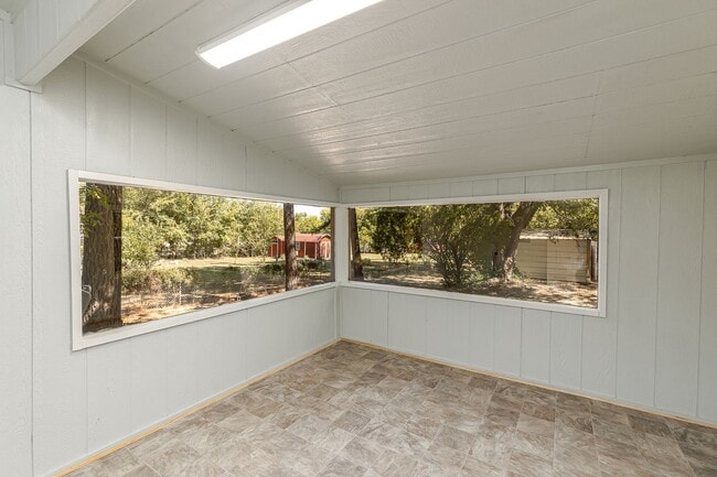 Building Photo - Berryhill 3 bedroom, 2 bath on oversized lot.