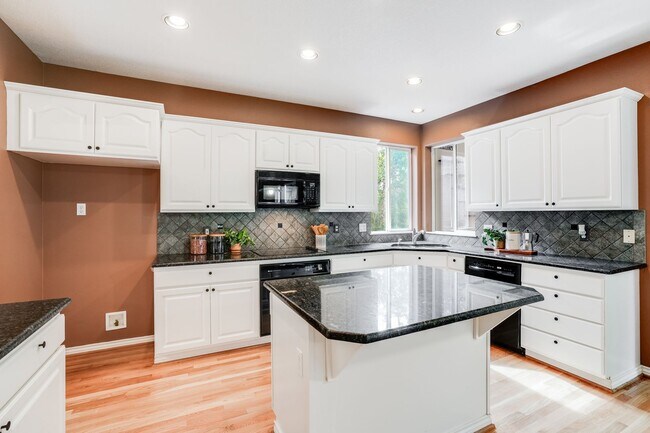 Building Photo - Beautiful 4 Bed, 3 Bath Rental Home in Bea...