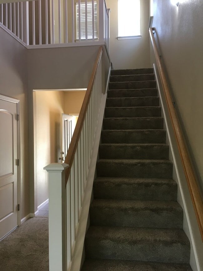 Building Photo - Two Story Home in Shasta View Gardens