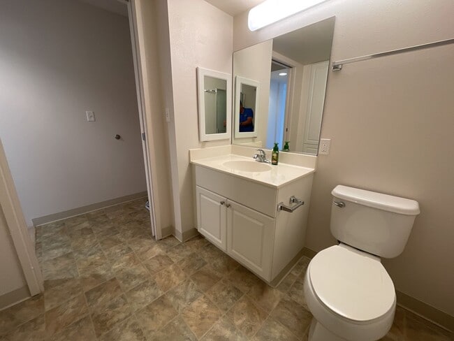 Building Photo - 801 South St. 2 bed, 2 bath, 2 parking