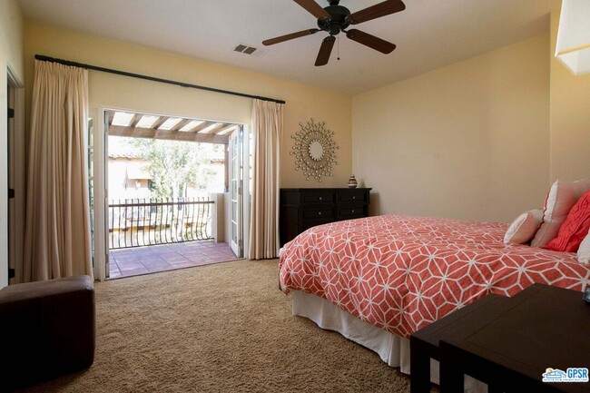 Building Photo - 443 Villaggio N