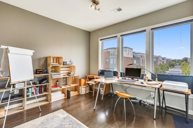 Building Photo - GREAT LOCATION!! Stunning 3BD/3.5BA luxury 4-level townhouse!