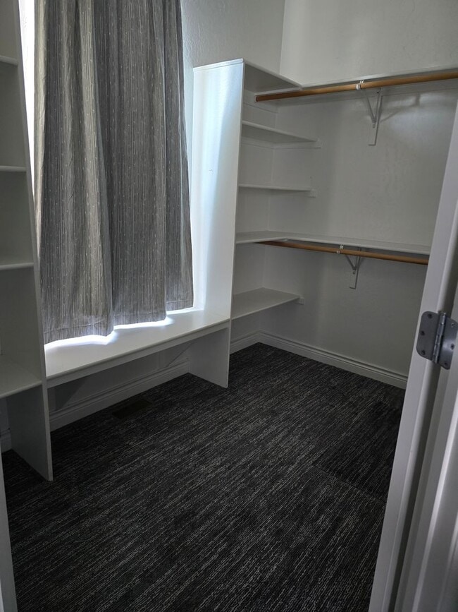 Building Photo - Beautiful 3-Bedroom Home with Scenic Views in the Redlands