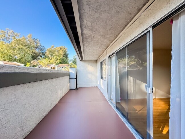 Building Photo - Bright single level 2 bed 1 bath Condo