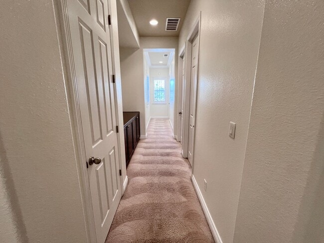 Building Photo - $2,695 Bullard & Hwy 99, 4 Bedroom With So...